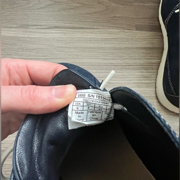 Men’s Ugg Navy Freamon boots - Picture 5 of 6